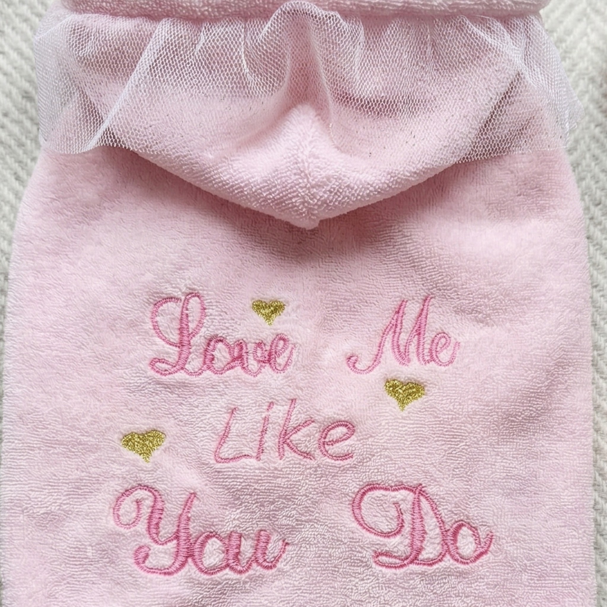 Love Me Like You Do Sweatshirt - Ciniglietta Morbida con Borchiette